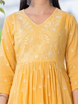 Women Ethnic Motifs Embroidered Empire Thread Work Kurta with Trousers & With Dupatta 4