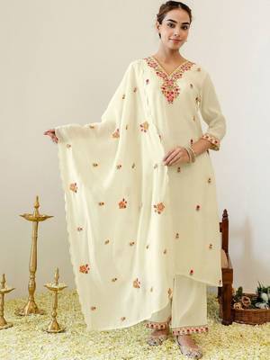 Women Floral Regular Thread Work Pure Cotton Kurta with Palazzos & With Dupatta 2