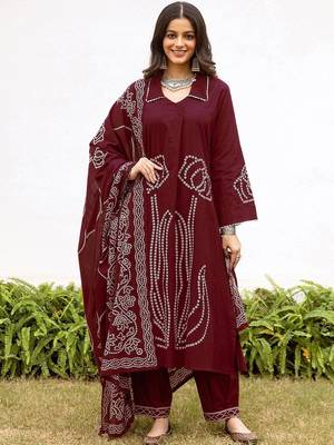 Women Bandhani Printed Regular Kurta with Trousers & With Dupatta 1