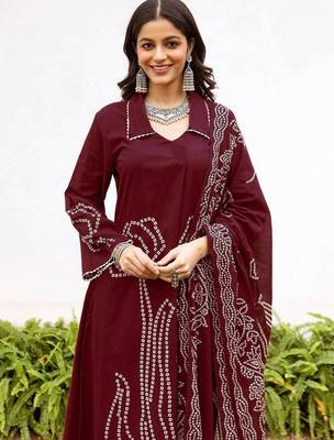 Women Bandhani Printed Regular Kurta with Trousers & With Dupatta 2