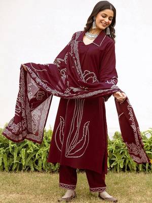 Women Bandhani Printed Regular Kurta with Trousers & With Dupatta 5