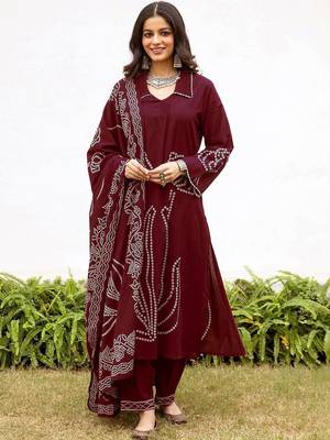 Women Bandhani Printed Regular Kurta with Trousers & With Dupatta 6