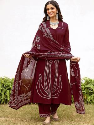 Women Bandhani Printed Regular Kurta with Trousers & With Dupatta 7