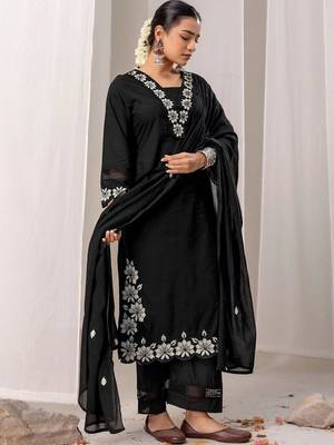 Women Floral Embroidered Regular Thread Work Pure Cotton Kurta with Trousers & With Dupatta 1
