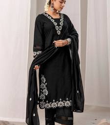 Women Floral Embroidered Regular Thread Work Pure Cotton Kurta with Trousers & With Dupatta