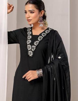 Women Floral Embroidered Regular Thread Work Pure Cotton Kurta with Trousers & With Dupatta 4