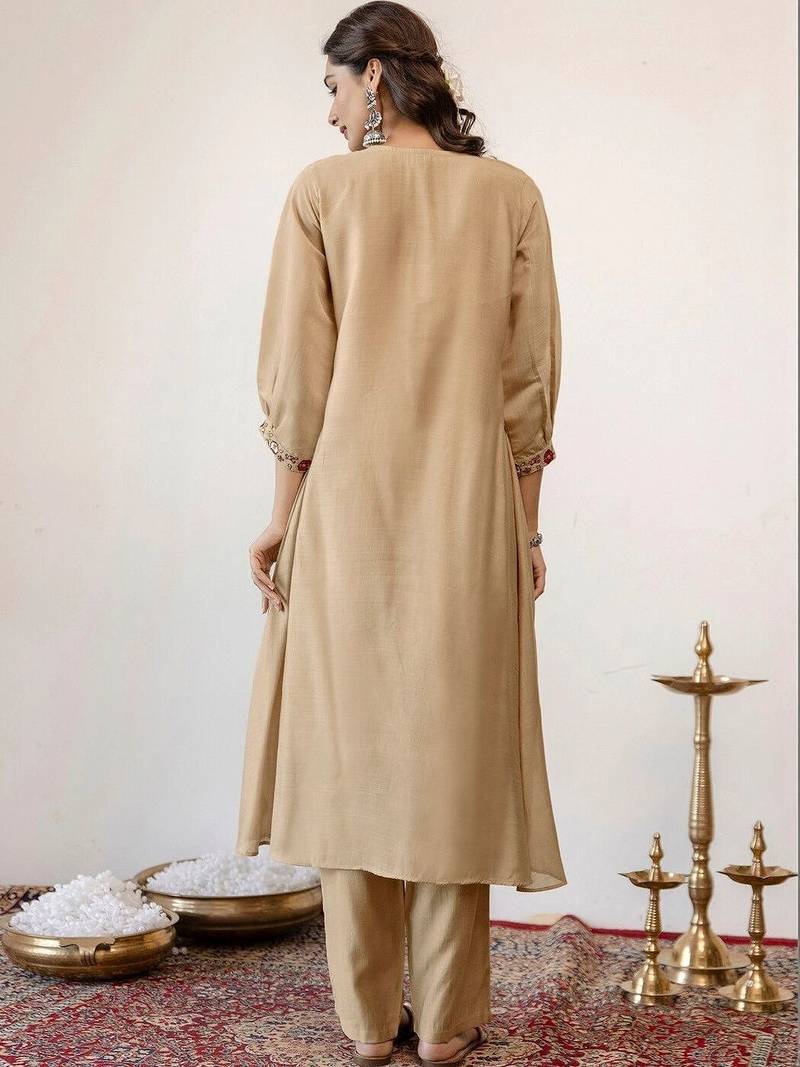 Women Floral Embroidered Regular Thread Work Kurta with Trousers & With Dupatta