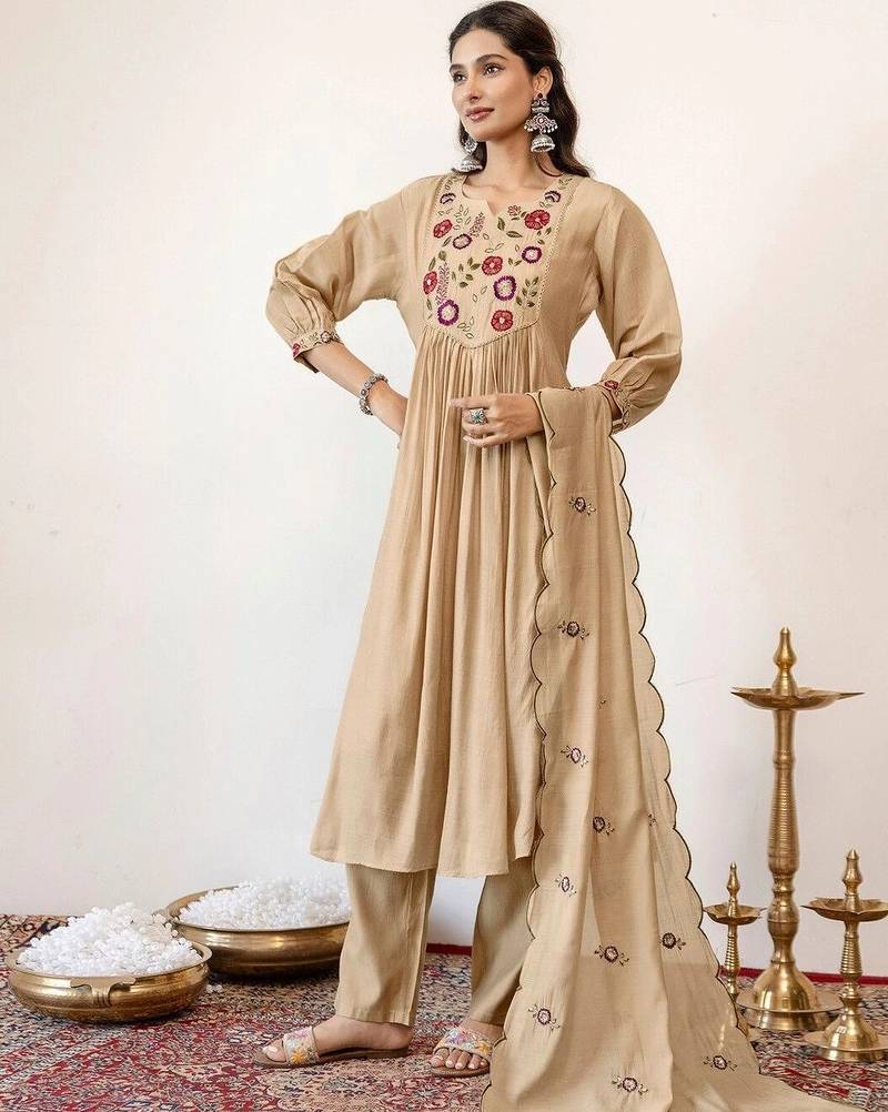 Women Floral Embroidered Regular Thread Work Kurta with Trousers & With Dupatta