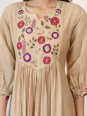 Women Floral Embroidered Regular Thread Work Kurta with Trousers & With Dupatta 4