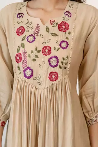 Women Floral Embroidered Regular Thread Work Kurta with Trousers & With Dupatta