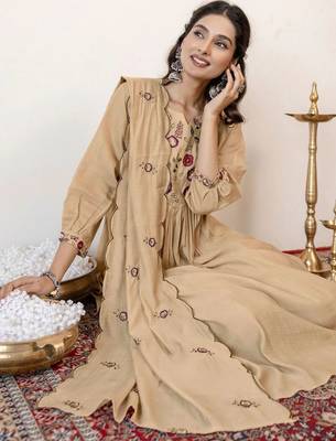 Women Floral Embroidered Regular Thread Work Kurta with Trousers & With Dupatta 5
