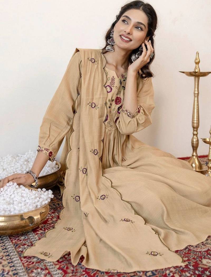 Women Floral Embroidered Regular Thread Work Kurta with Trousers & With Dupatta