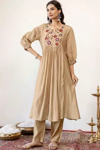 Women Floral Embroidered Regular Thread Work Kurta with Trousers & With Dupatta
