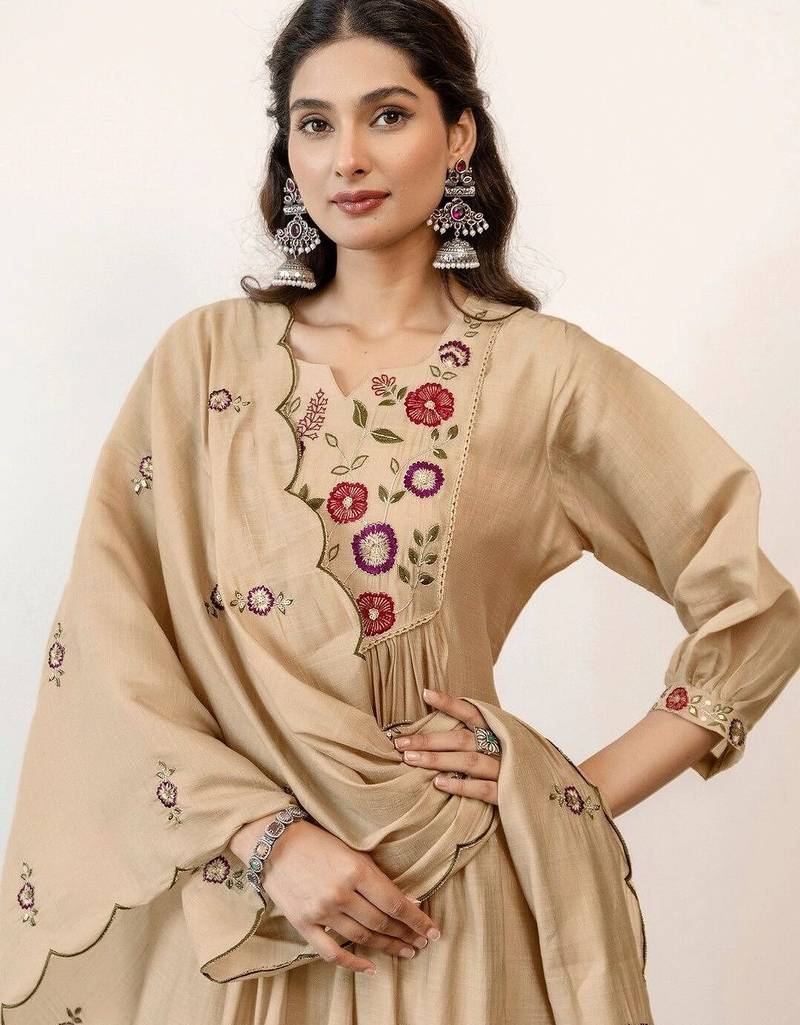 Women Floral Embroidered Regular Thread Work Kurta with Trousers & With Dupatta