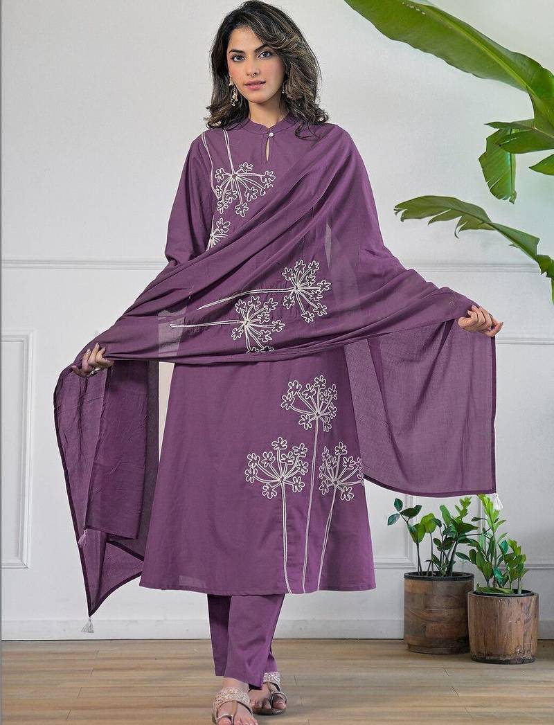 Women Floral Embroidered Regular Thread Work Pure Cotton Kurta with Trousers & With Dupatta