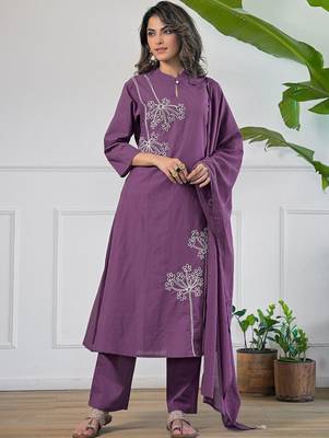 Women Floral Embroidered Regular Thread Work Pure Cotton Kurta with Trousers & With Dupatta 3