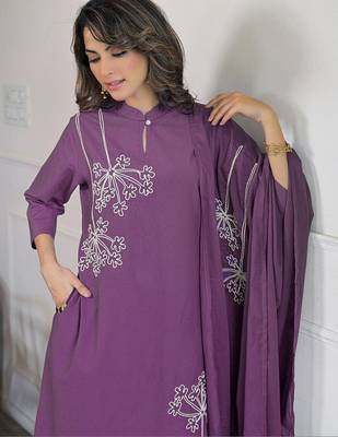 Women Floral Embroidered Regular Thread Work Pure Cotton Kurta with Trousers & With Dupatta 4
