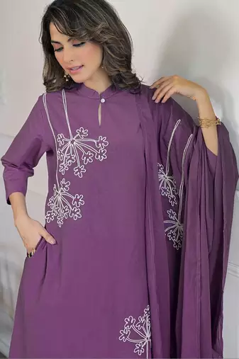 Women Floral Embroidered Regular Thread Work Pure Cotton Kurta with Trousers & With Dupatta