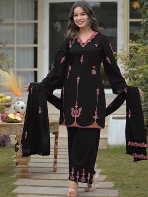 Ethnic Motifs Embroidered Regular Thread Work Kurta with Trousers & Dupatta 1