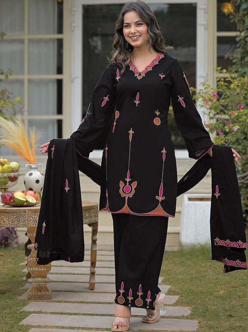 Ethnic Motifs Embroidered Regular Thread Work Kurta with Trousers & Dupatta