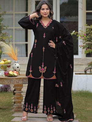 Ethnic Motifs Embroidered Regular Thread Work Kurta with Trousers & Dupatta 6