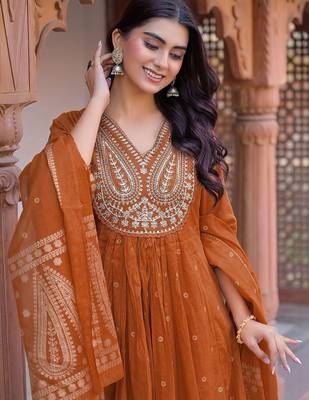 Women Ethnic Motifs Embroidered Regular Thread Work Kurta with Trousers & With Dupatta 3