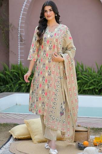 Women Printed Regular Kurta with Pyjamas & With Dupatta