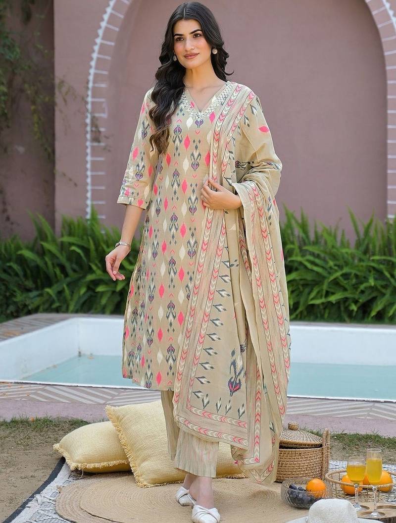 Women Printed Regular Kurta with Pyjamas & With Dupatta