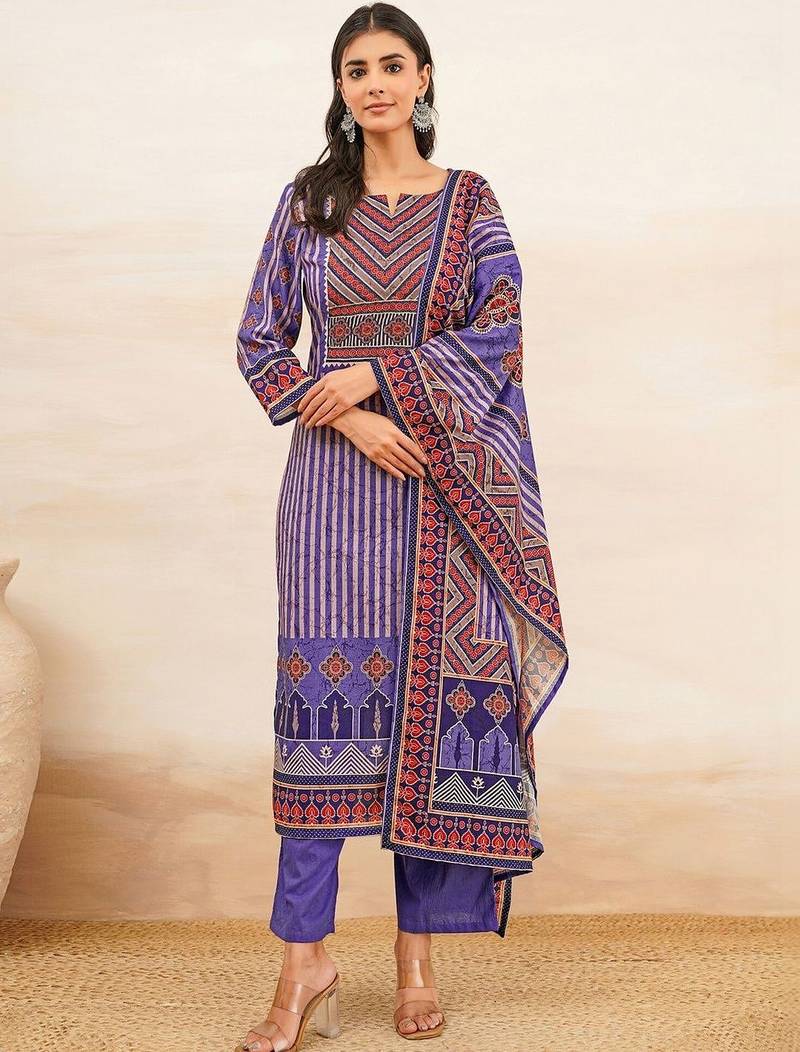 Women Printed Regular Kurta with Pyjamas & With Dupatta