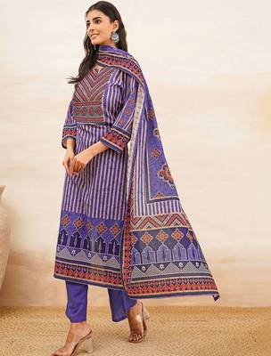 Women Printed Regular Kurta with Pyjamas & With Dupatta 2