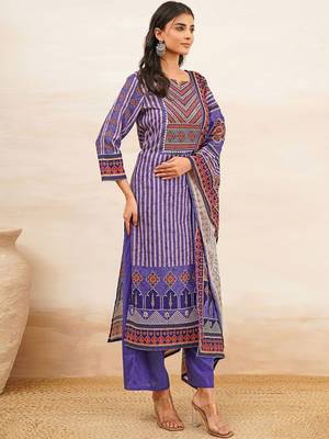 Women Printed Regular Kurta with Pyjamas & With Dupatta 3