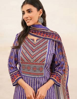 Women Printed Regular Kurta with Pyjamas & With Dupatta 6
