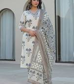 Women Floral Printed Regular Kurta with Trousers & With Dupatta