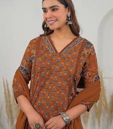 Women Ethnic Motifs Printed Regular Kurta with Trousers & With Dupatta