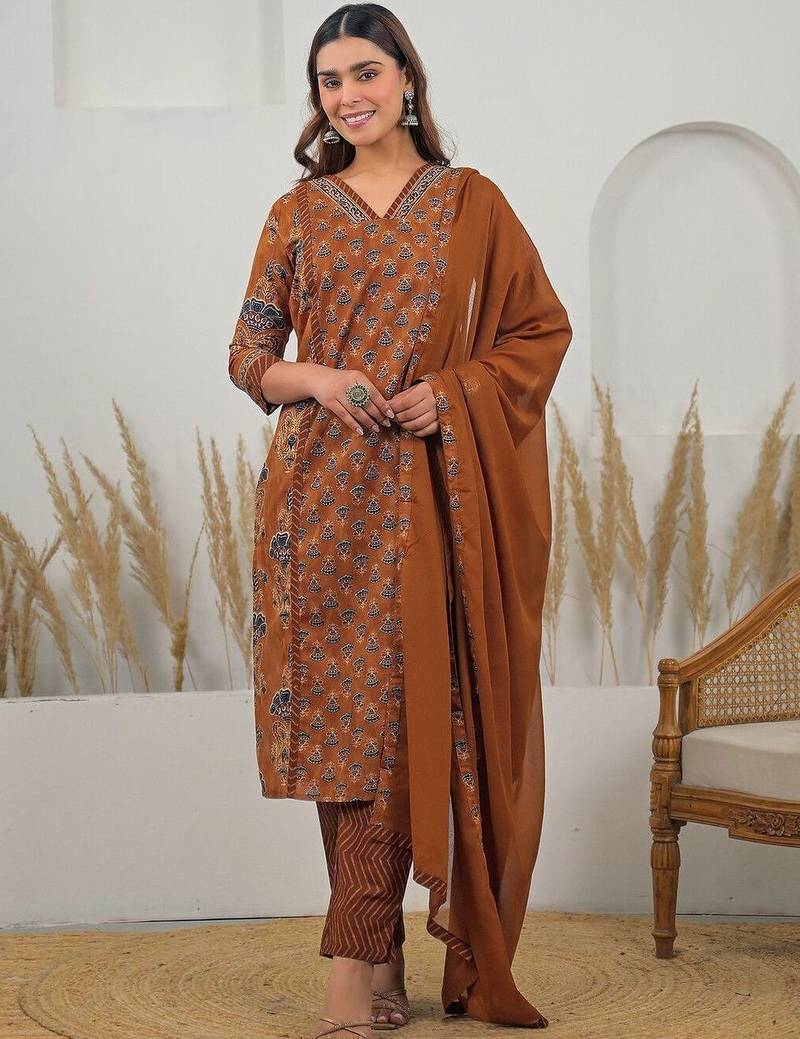 Women Ethnic Motifs Printed Regular Kurta with Trousers & With Dupatta
