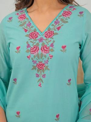 Women Floral Embroidered Regular Thread Work Pure Cotton Kurta with Trousers & With Dupatta 5