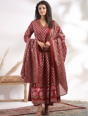 Women Floral Printed Regular Kurta with Trousers & With Dupatta 1