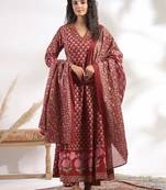 Women Floral Printed Regular Kurta with Trousers & With Dupatta