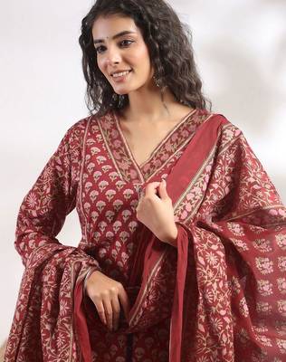 Women Floral Printed Regular Kurta with Trousers & With Dupatta 2
