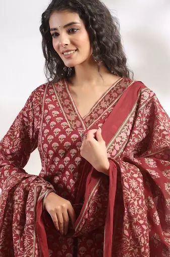 Women Floral Printed Regular Kurta with Trousers & With Dupatta