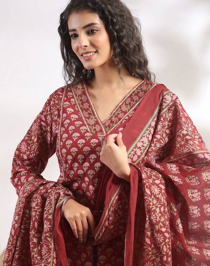 Women Floral Printed Regular Kurta with Trousers & With Dupatta