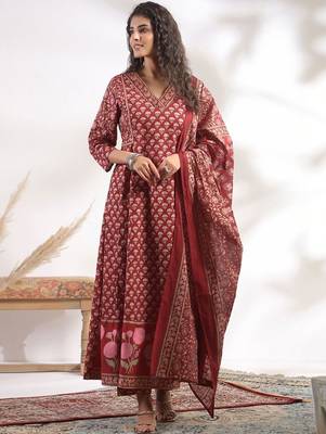 Women Floral Printed Regular Kurta with Trousers & With Dupatta 3