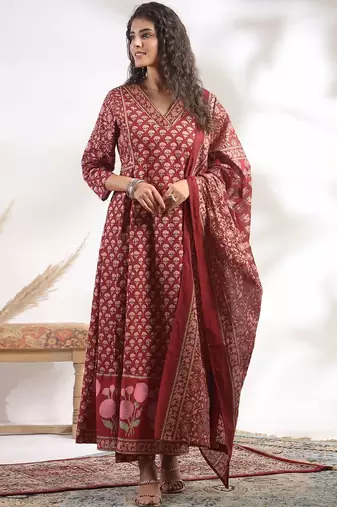 Women Floral Printed Regular Kurta with Trousers & With Dupatta