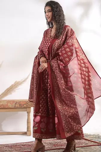 Women Floral Printed Regular Kurta with Trousers & With Dupatta