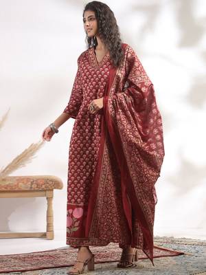 Women Floral Printed Regular Kurta with Trousers & With Dupatta 6