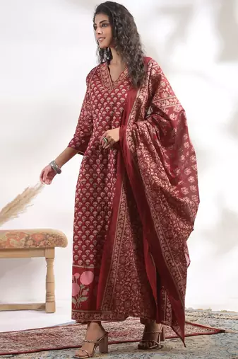 Women Floral Printed Regular Kurta with Trousers & With Dupatta