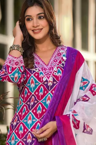 Women Printed Regular Kurta with Palazzos & With Dupatta