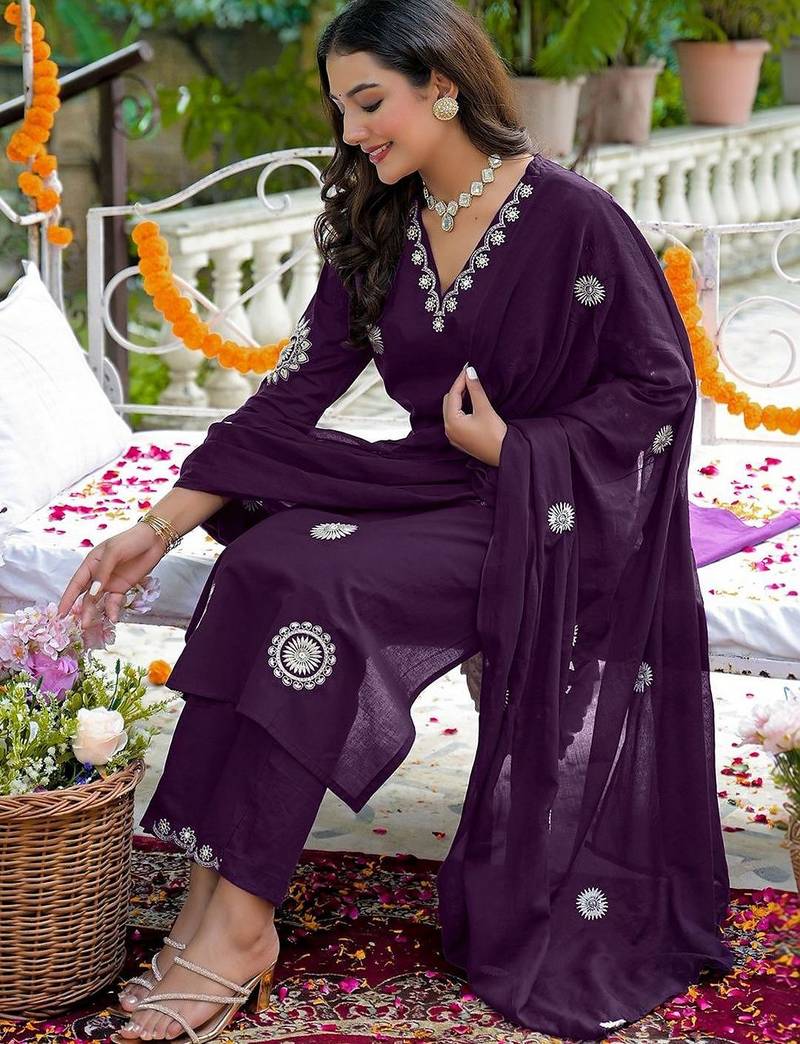 Women Ethnic Motifs Embroidered Regular Thread Work Kurta with Trousers & With Dupatta
