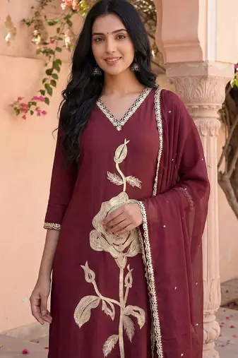 Women Floral Embroidered Regular Thread Work Kurta with Trousers & With Dupatta