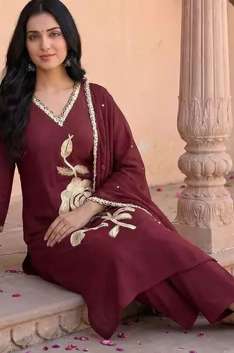 Women Floral Embroidered Regular Thread Work Kurta with Trousers & With Dupatta